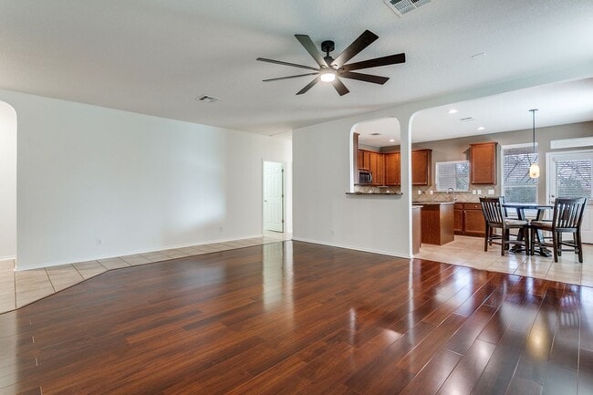 Building Photo - 705 Hightrail