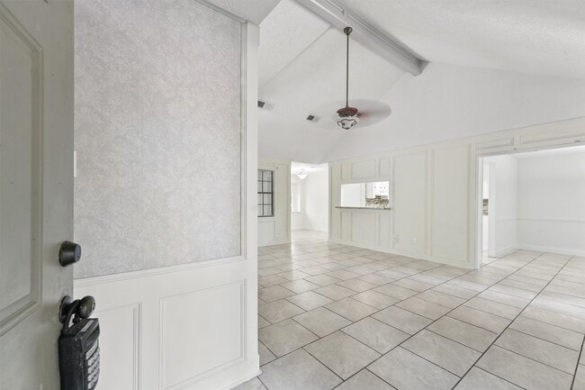 Building Photo - 208 Cliffbrook Ln