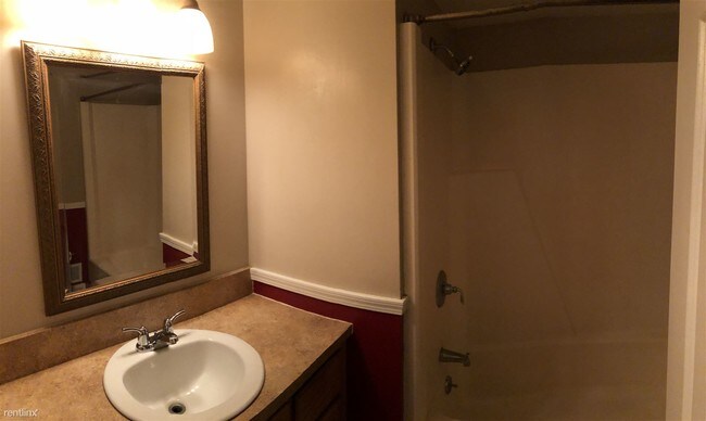 Foto del edificio - 3 br, 2 bath  - 2011 60th St SE