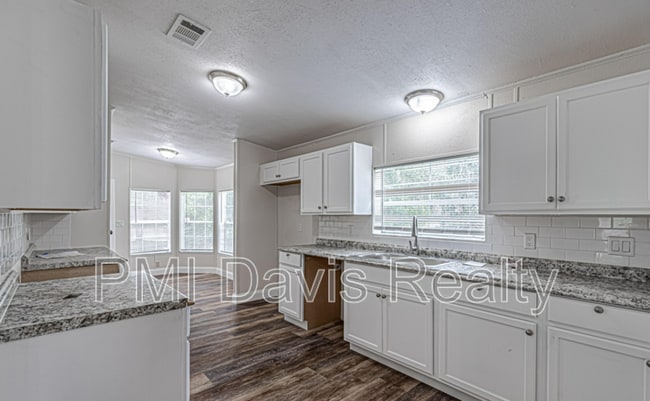 Building Photo - 5497 Coronado St