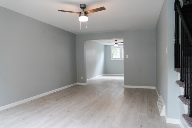 Building Photo - 132 Madison Dr