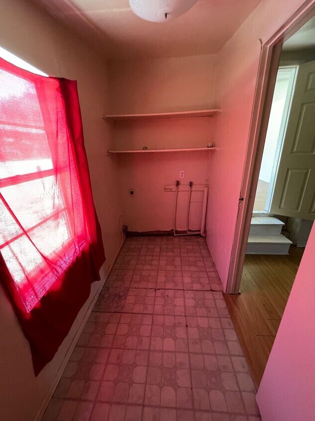 Foto principal - 3 bedroom, 1 bath