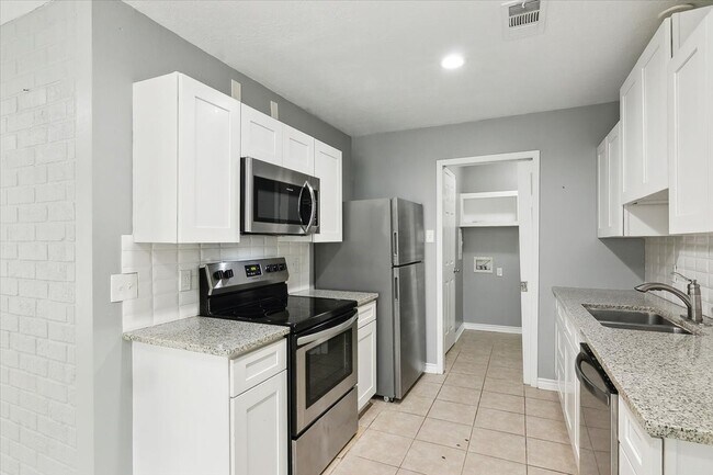 Foto del edificio - 8540 Glen Meadow Ln