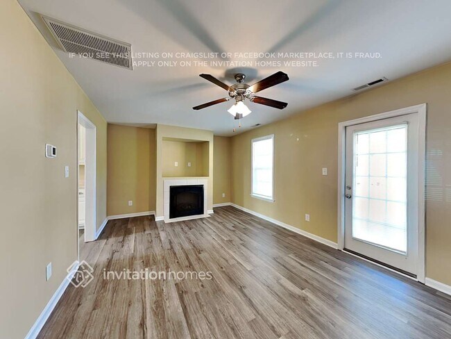 Foto del edificio - 302 Whitehall Ct