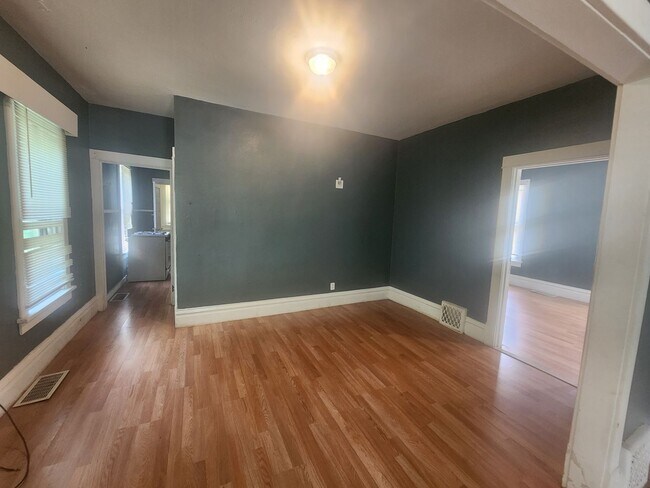 Foto del edificio - Huge 5 bed 2 bath home for rent