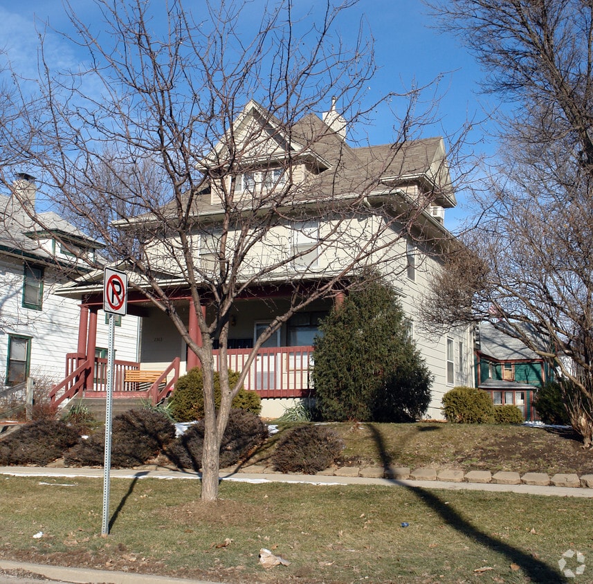 Building Photo - 2303 Carpenter Ave