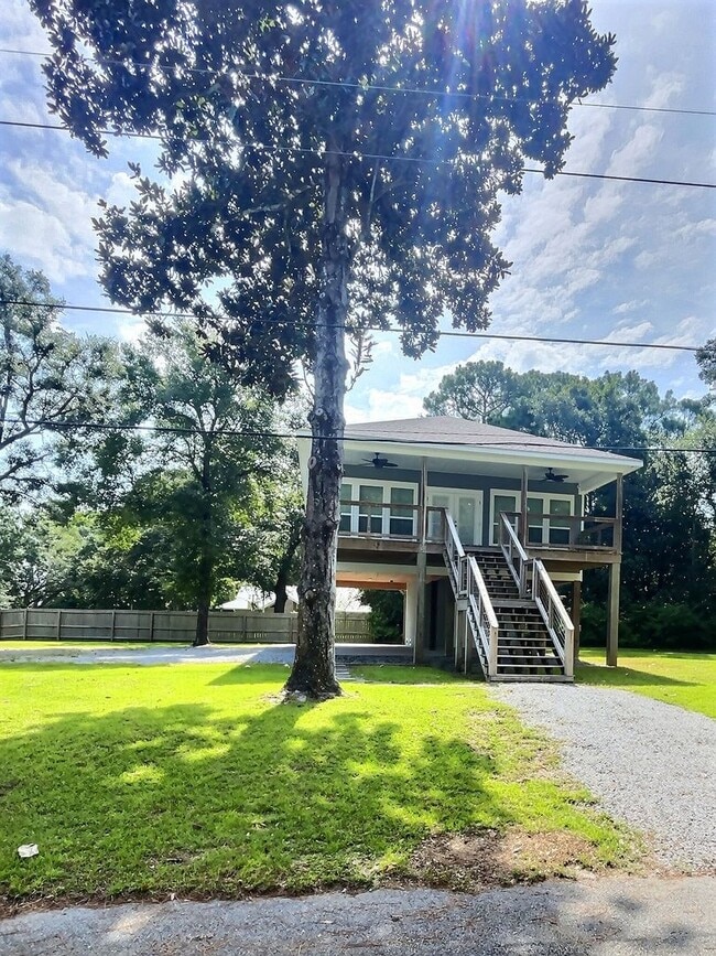 Foto del edificio - 2-Bedroom, 2-Bathroom home on a large corn...