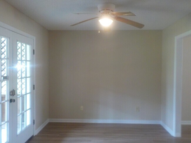 Building Photo - Stunning 3 Bed, 2.5 Bath Home with 1536 Sq...