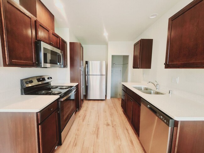 Building Photo - Fully Renovated Townhomes! Brand New Stain...