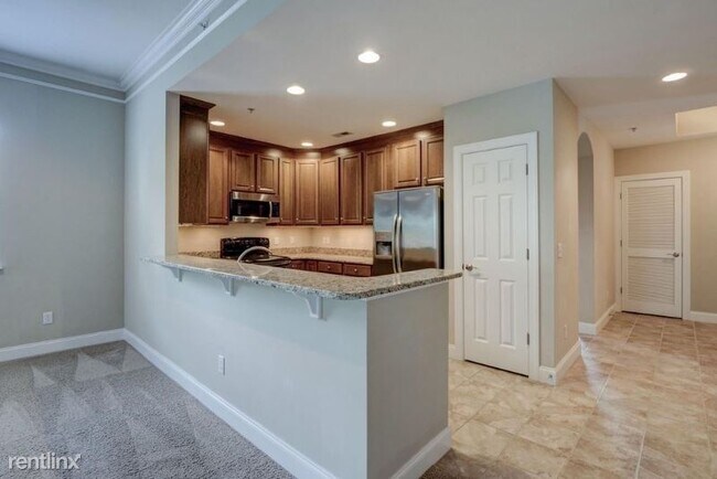 Building Photo - 215 Valencia Court