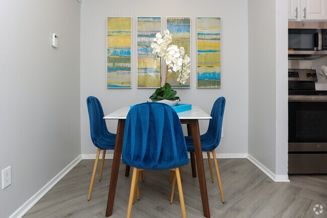 1HAB, 1BA - A2 - Comedor - Savannah at North Dallas Apartments