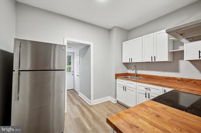 Foto del edificio - 5514 Lansdowne Ave