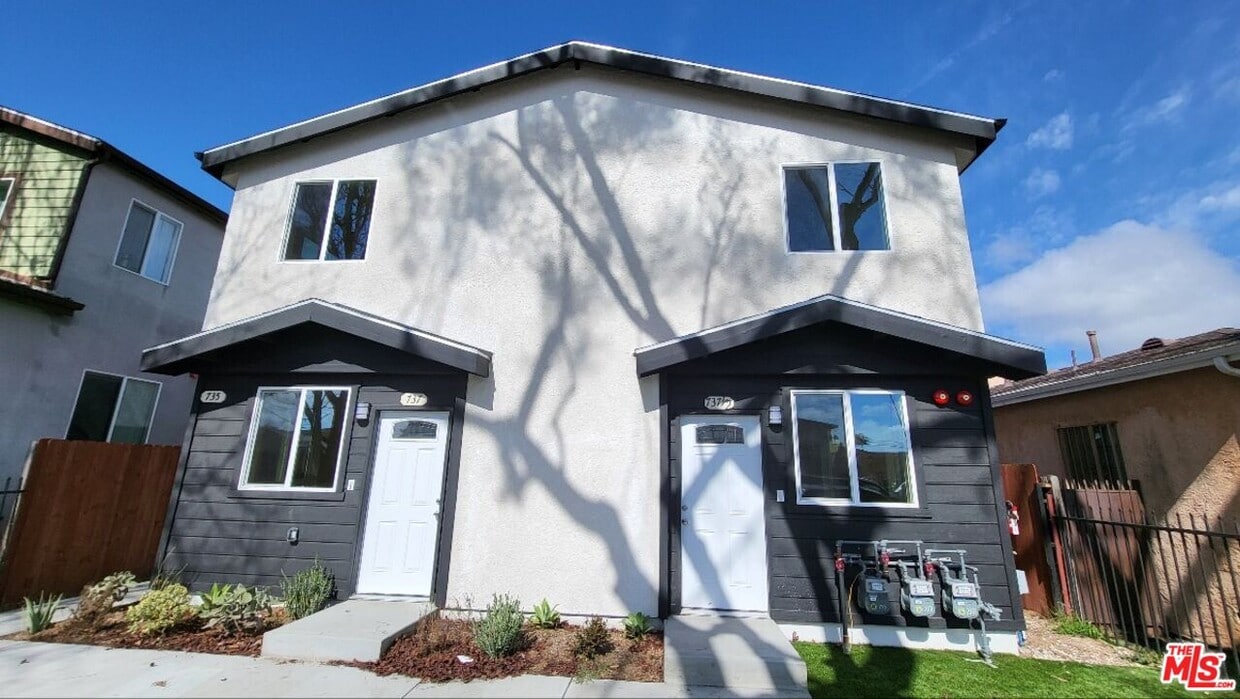 Primary Photo - 735 E 82nd St