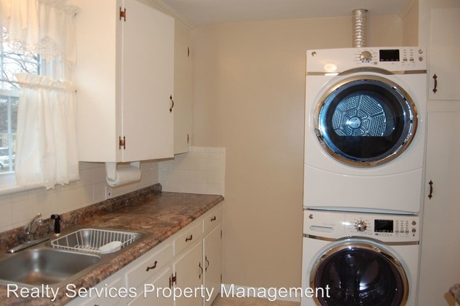 Building Photo - 3 br, 1 bath House - 4513 Brooklawn Circle