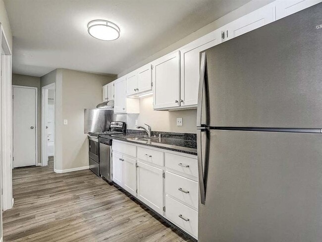Building Photo - Roberts Manor Apartments