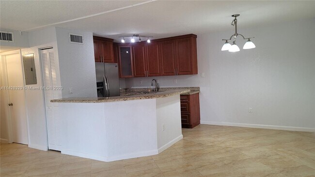 Foto del edificio - 7145 Miami Lakes Dr