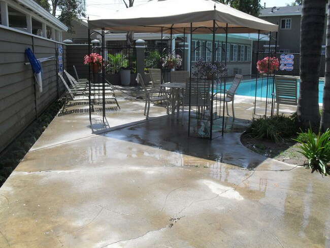 Building Photo - Riverglen Apartments