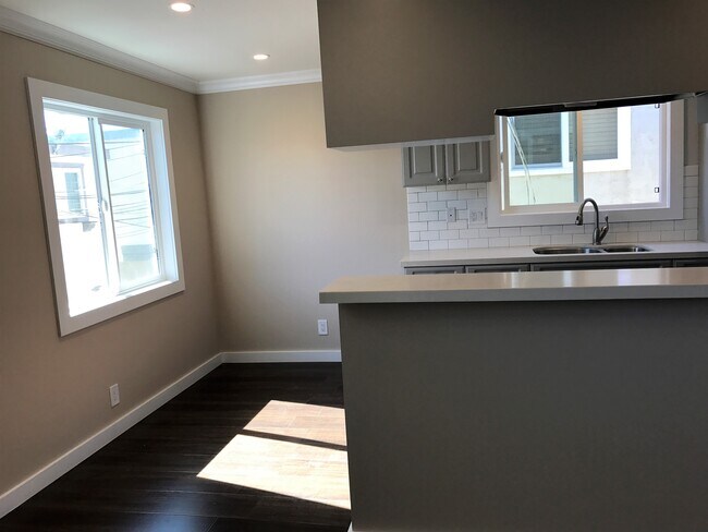 Foto del edificio - 749 Center Pl