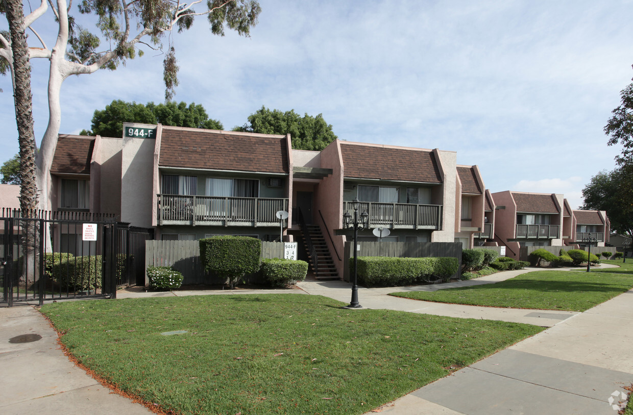 Building Photo - Corona Park Apartments