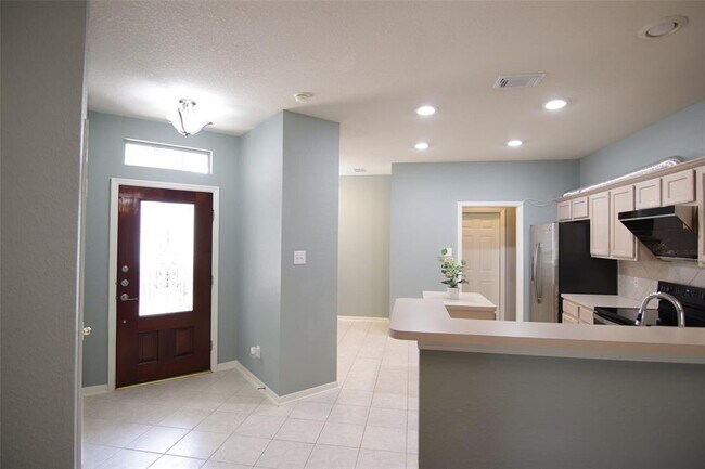 Foto del edificio - 2219 Ridge Wood Ln