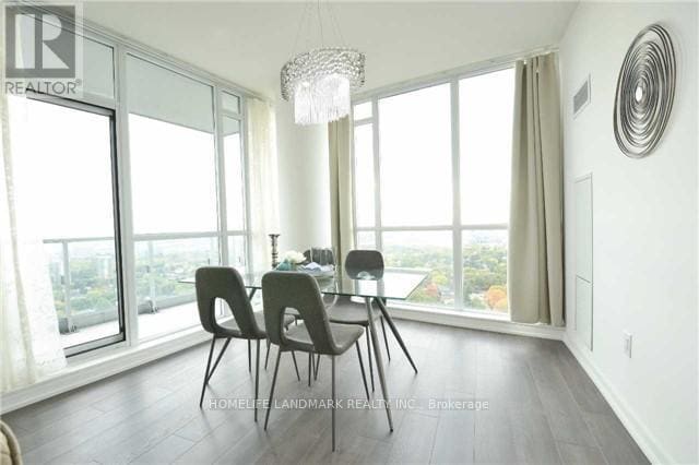 Photo du bâtiment - 66 Forest Manor Rd