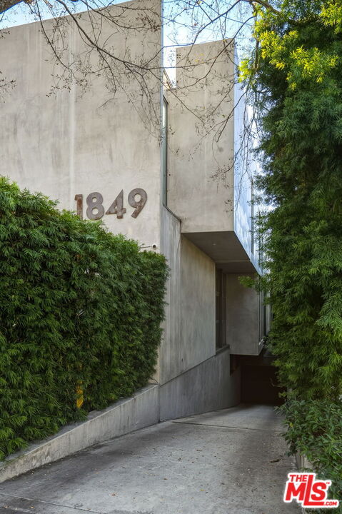 Foto del edificio - 1849 Fox Hills Dr