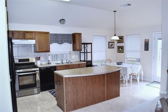 Foto del edificio - 6711 Lilacbrook Ct