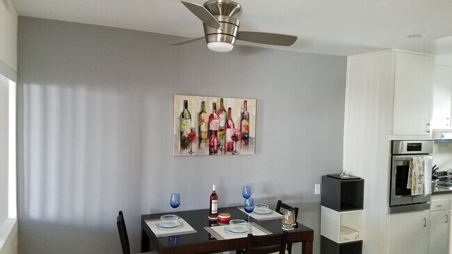 Eating area - 734 N Alfred St