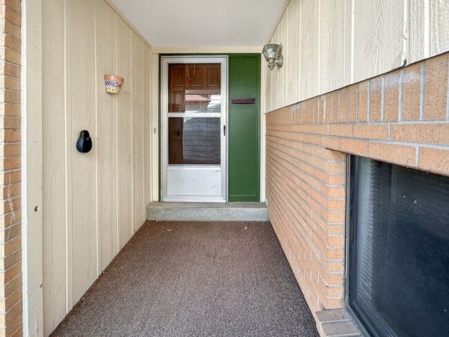 Building Photo - $0 DEPOSIT OPTION. CENTRALLY LOCATED 4 BEDROOM SPLIT LEVEL HOME IN WESTMINSTER!