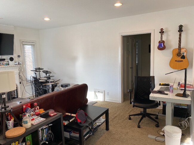 Building Photo - 2629 Glenmare St