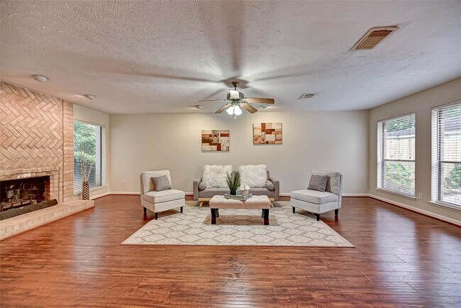 Foto del edificio - 2714 Green Fields Dr