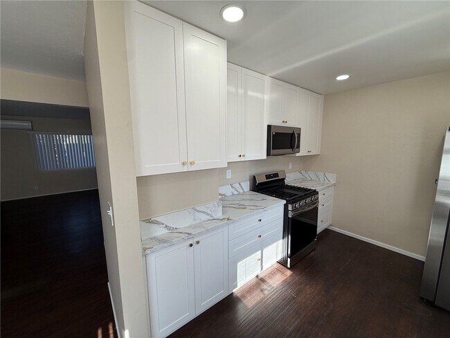 Building Photo - 256 Euclid Pl