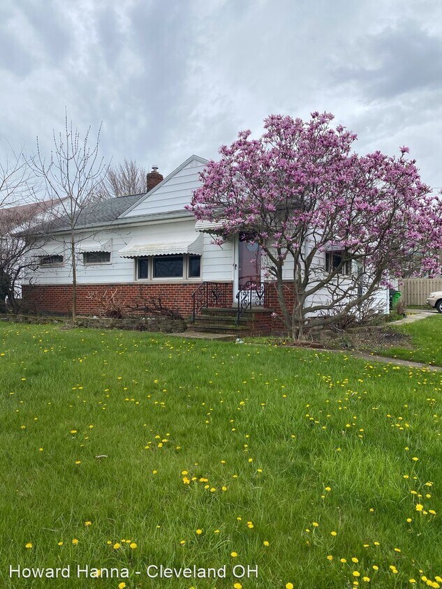 9804 Alexander Rd, Garfield Heights, OH 44125 House Rental in