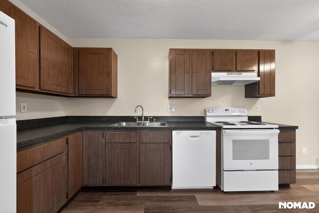 Building Photo - 820 Stone Mountain Ct