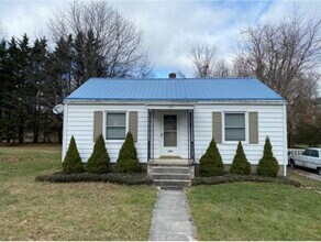 Building Photo - 104 Broce Dr