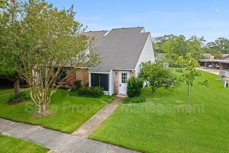 Foto principal - 5365 Sleepy Hollow Dr