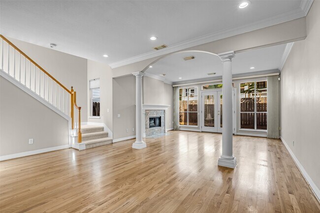 Foto del edificio - 4916 Travis St