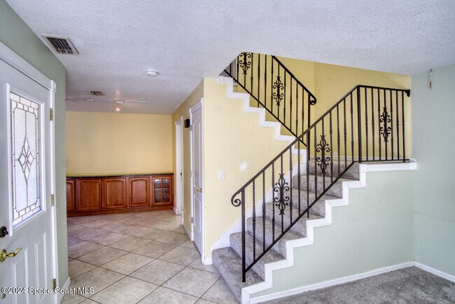 Foto del edificio - 2014 Vista Oaks Cir NE