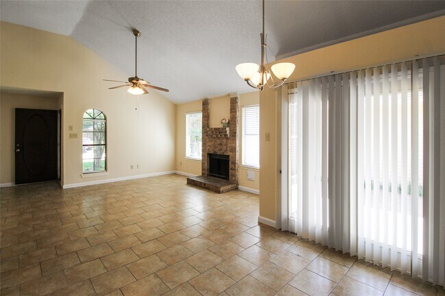 Foto del edificio - 11614 Gullwood Dr