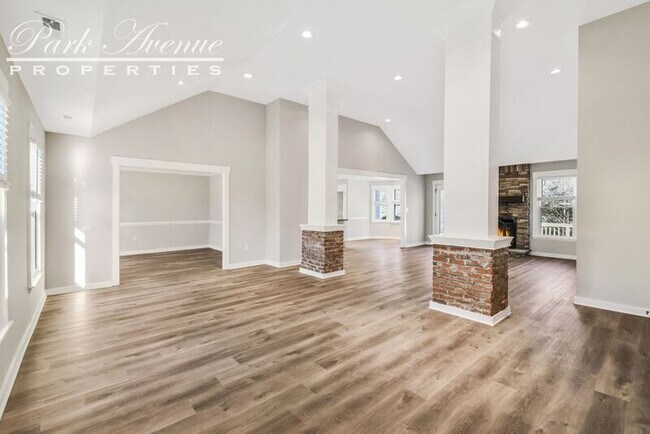 Building Photo - 2820 Edwin Jones Dr
