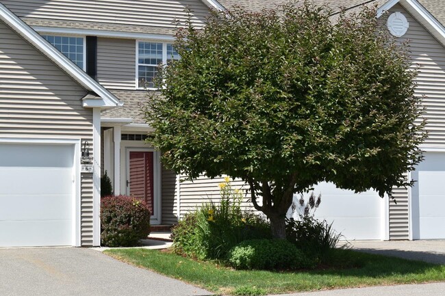 Building Photo - 8 Rose Ln