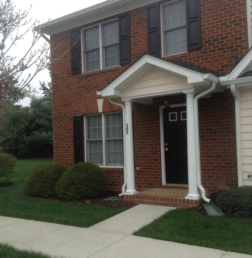 305 Robinson St, Ashland, VA 23005 Condo for Rent in Ashland, VA