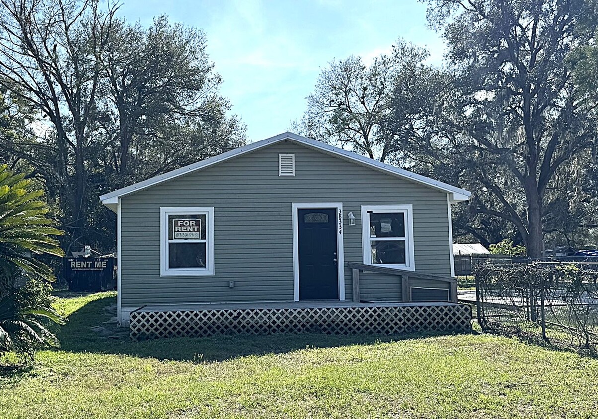 Foto principal - Charming 4BR/2BA Zephyrhills Home