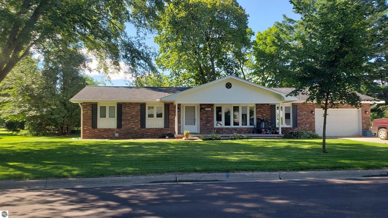 Primary Photo - 213 Fairlane Dr