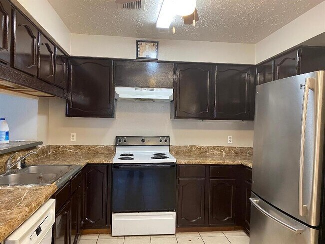 Building Photo - 3635 Kingsman Dr