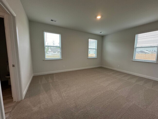 Foto del edificio - Beautiful new construction home in Richmond Hill, GA!