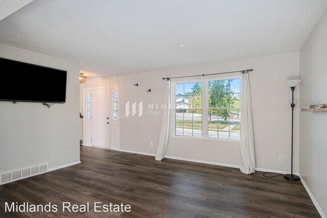 Foto del edificio - 4 br, 3 bath House - 15971 R St.