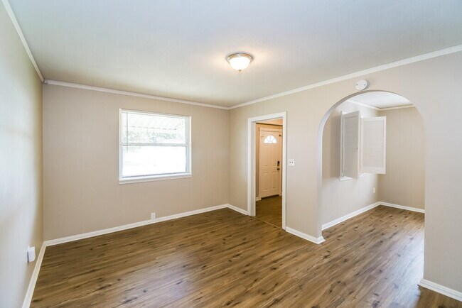 Foto del edificio - 8115 Hawthorne St