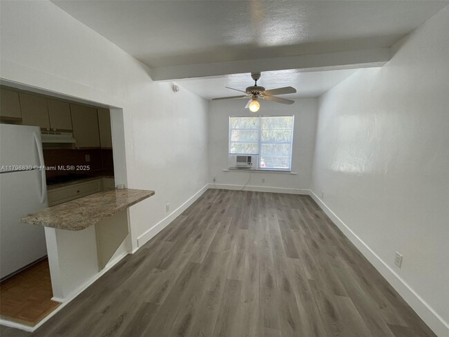 Foto del edificio - 3409 S Le Jeune Rd