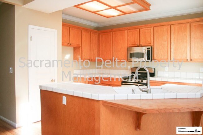 Building Photo - 9424 Cedarview Way